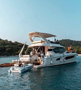 Моторный катамаран «aquila 44»